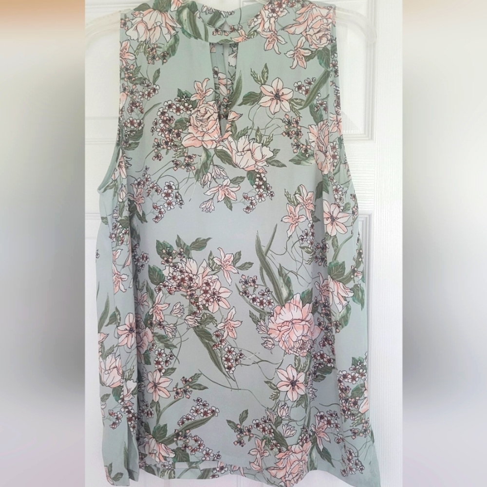 LOFT TOP...SLEEVELESS